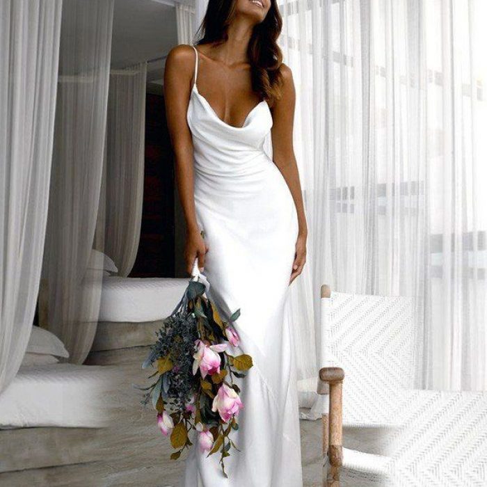 Vestuvinės suknelės 2021-siems. Šilko medžiagos suknelė bus viena iš favoritų 2021 metais.